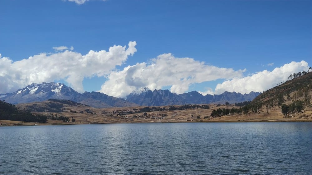 Laguna Huaypo in Peru, an illustrative Andean lake photograph, not Kinsa Cocha
