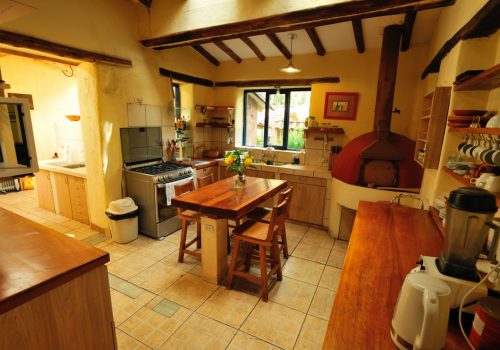 shared kitchen hotel pisac peru
